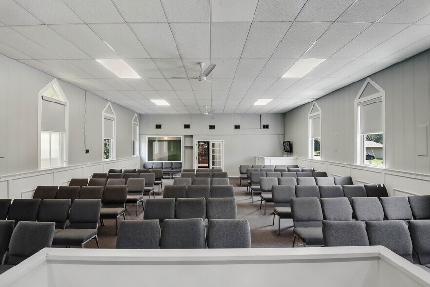 More Photos Of 104 E Barker St, Rice Lake Flex For Sale