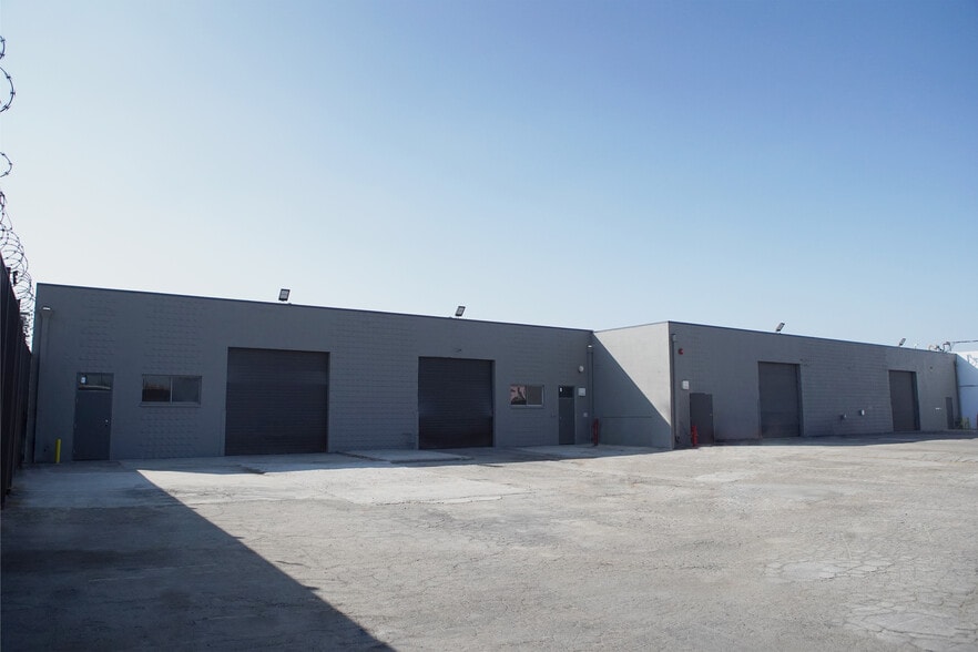 Primary Photo Of 13330-13340 Raymer St, North Hollywood Manufacturing For Sale