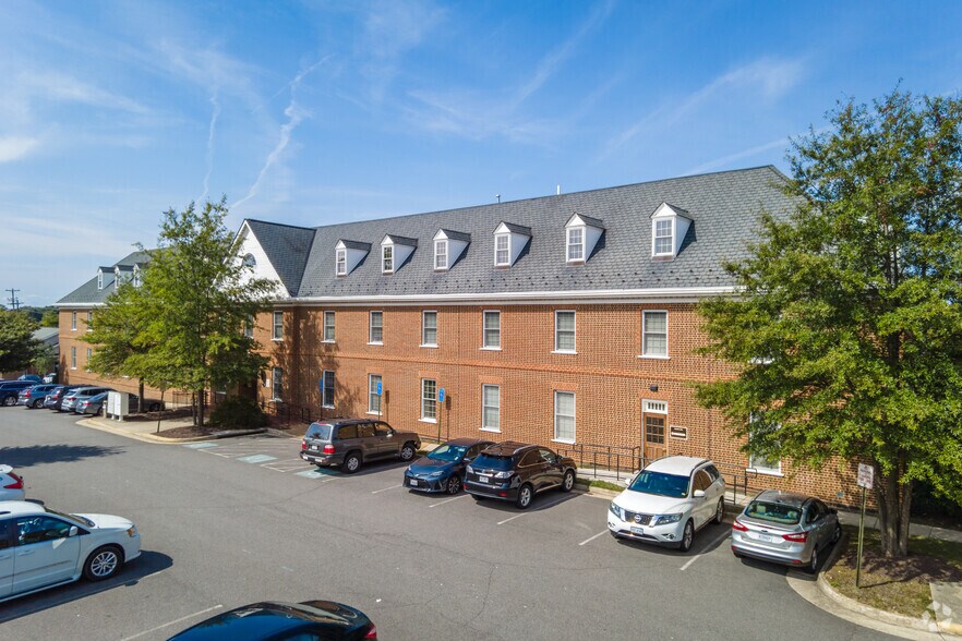 More Photos Of 6101 Redwood Square Ctr, Centreville Medical For Sale