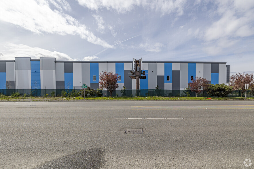 More Photos Of 12005 Steele St S, Tacoma Distribution For Lease