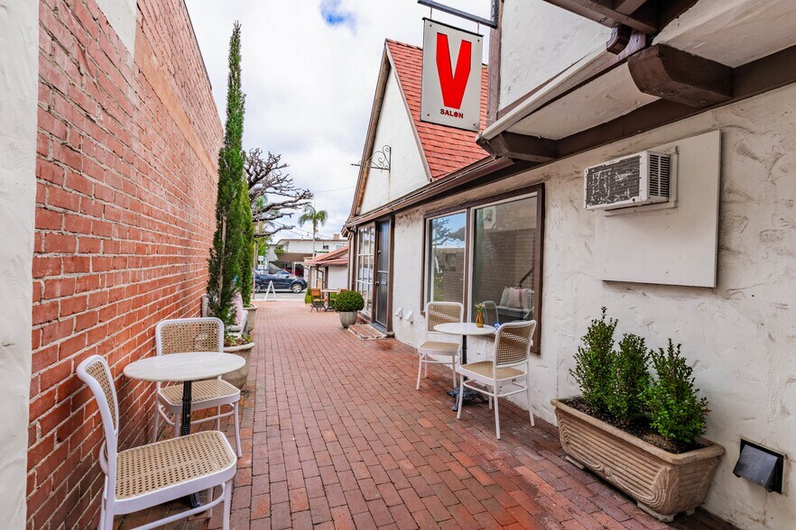 More Photos Of 1400 Glenneyre St, Laguna Beach Storefront Retail Office For Sale