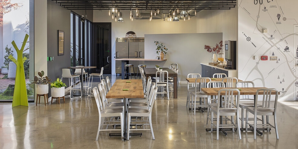 More Photos Of 7200-7240 Edgewater Dr, Oakland Warehouse For Lease