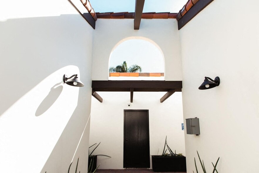 More Photos Of 300 E Santa Clara St, Ventura Medical For Lease