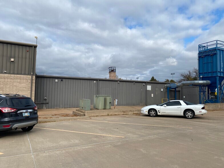 More Photos Of 2910 S Glenn Ave, Oklahoma City Manufacturing For Lease