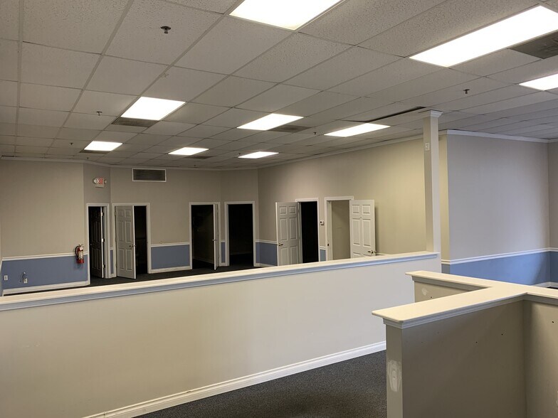 More Photos Of 546-584 S Randall Rd, Saint Charles Unknown For Lease