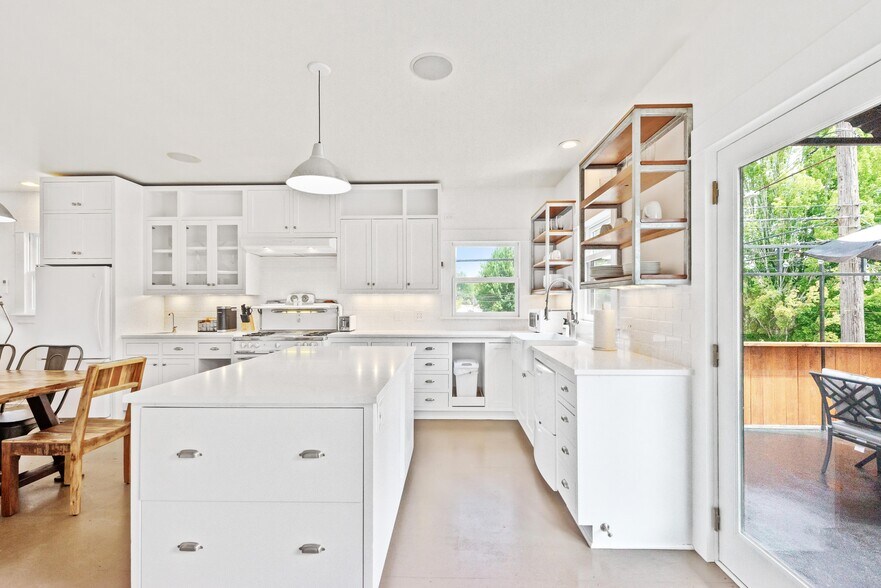 More Photos Of 1452 NE 28th Ave, Portland Storefront Retail Residential For Sale