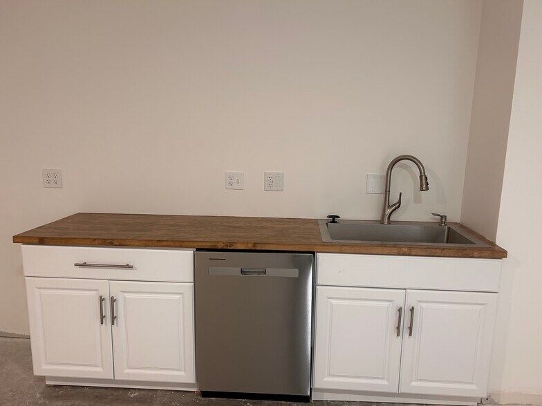 More Photos Of 204 W Pitman St, O'Fallon Office For Lease