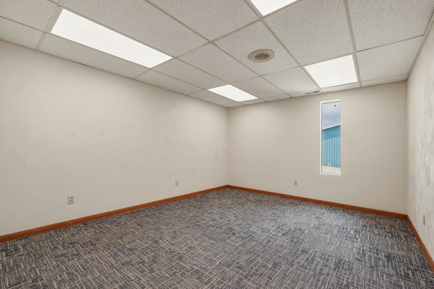 More Photos Of 3122 7th Ave, Charleston Office For Lease