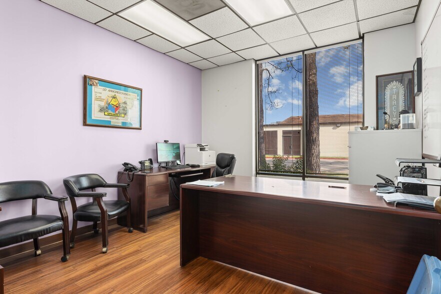 More Photos Of 17227 Mercury Dr, Houston Medical For Sale