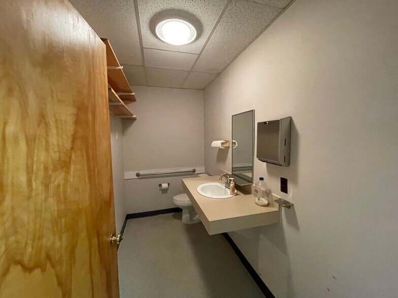More Photos Of 11355 Pembrooke Sq, Waldorf Medical For Sale