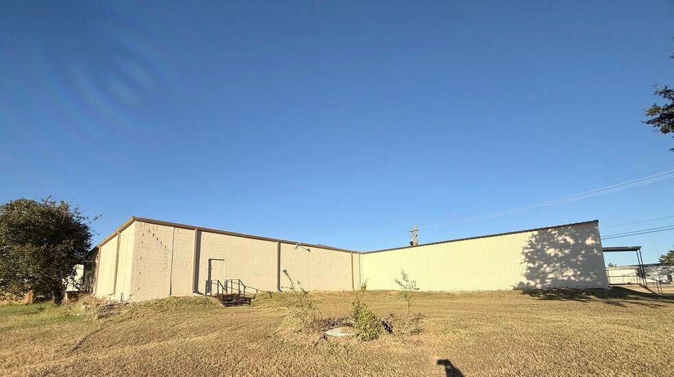 More Photos Of 4320-4340 Mansfield Hwy, Forest Hill Freestanding For Sale