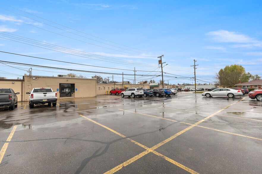 More Photos Of 30948-30960 Ford Rd, Garden City Storefront For Lease