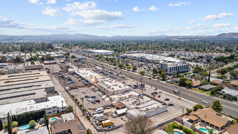 More Photos Of 8372 Topanga Canyon Blvd, Los Angeles Unknown For Lease