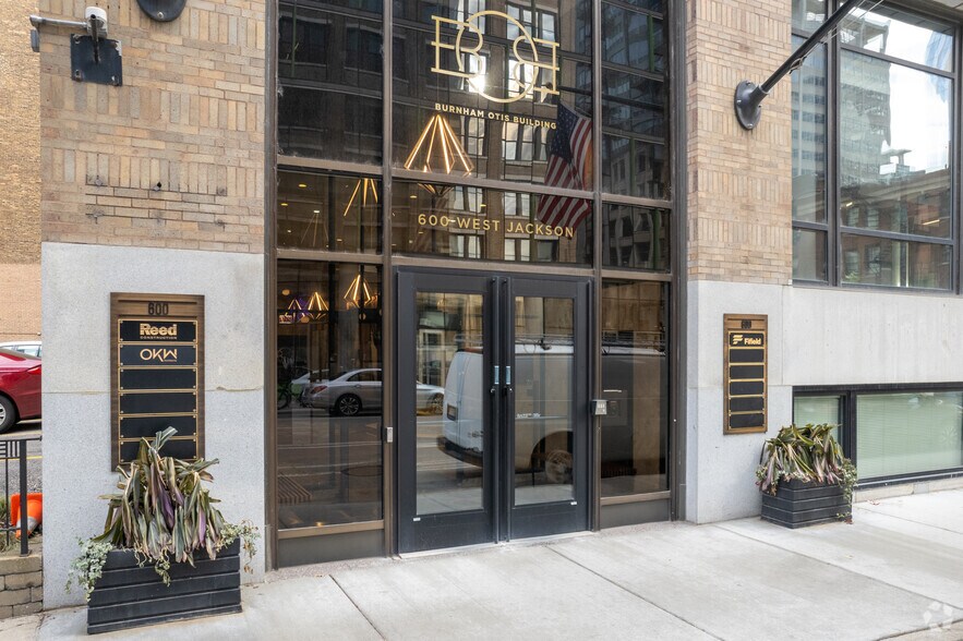 More Photos Of 600 W Jackson Blvd, Chicago Office For Lease