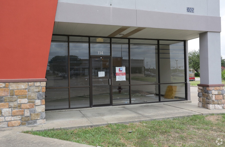 More Photos Of 3005-3007 S Carrier Pky, Grand Prairie Unknown For Lease