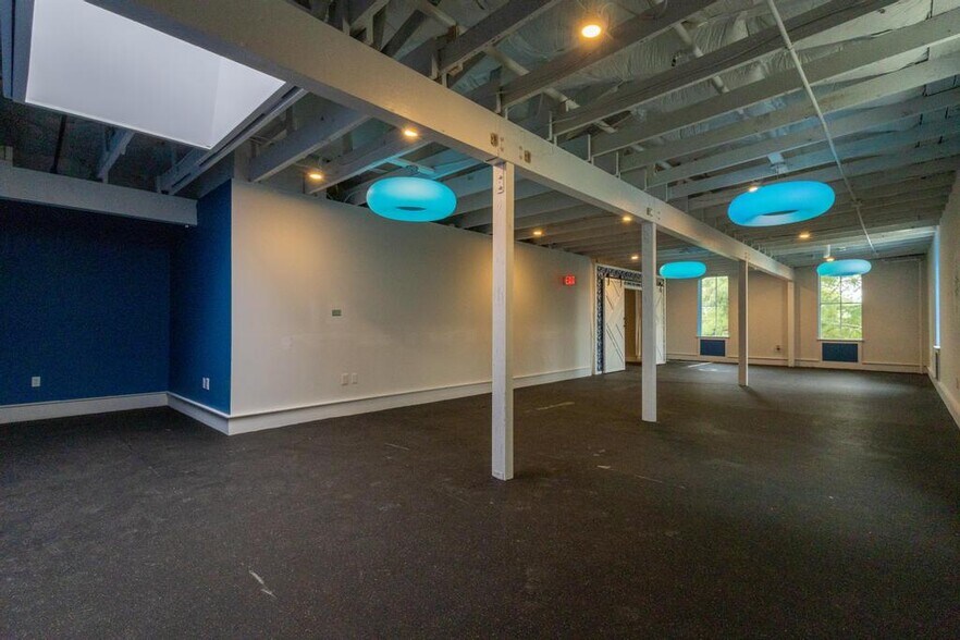 More Photos Of 117 East St, Hutto Loft Creative Space For Sale