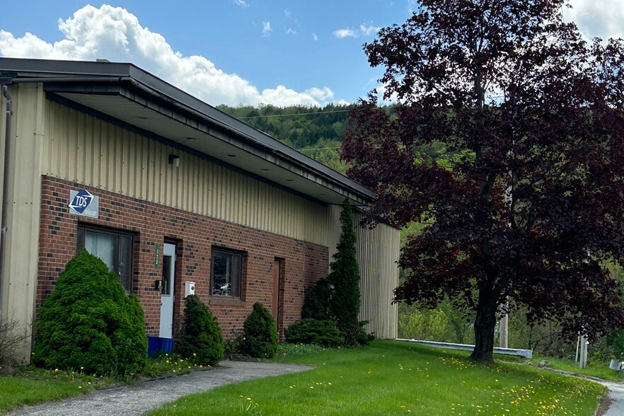 More Photos Of 13 Wall St, Northfield Industrial For Sale