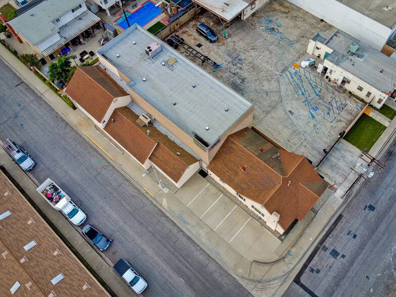 More Photos Of 17303 Roseton Ave, Artesia Warehouse For Lease