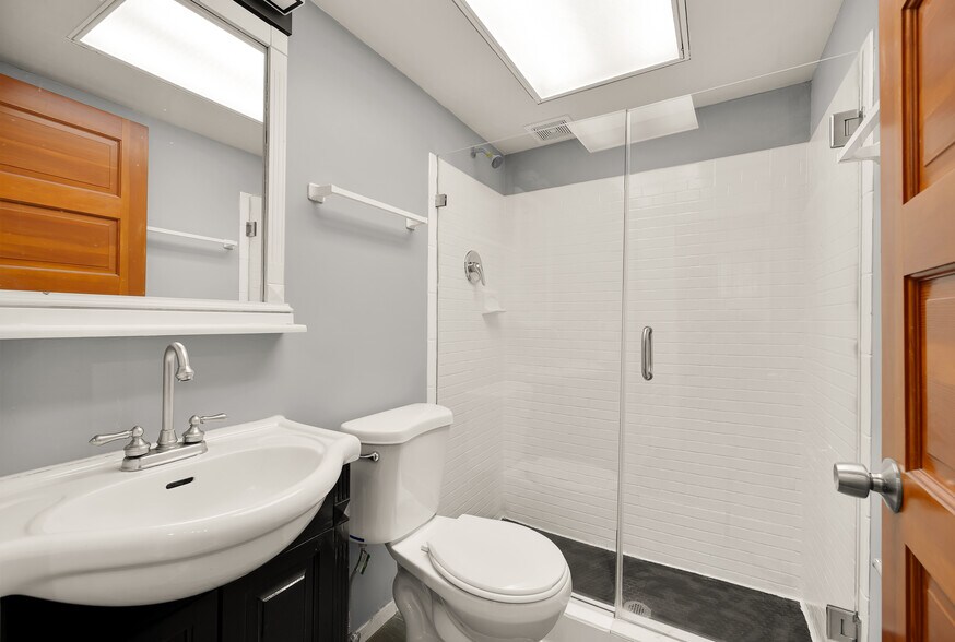 More Photos Of 500 9th St SE, Washington Apartments For Sale