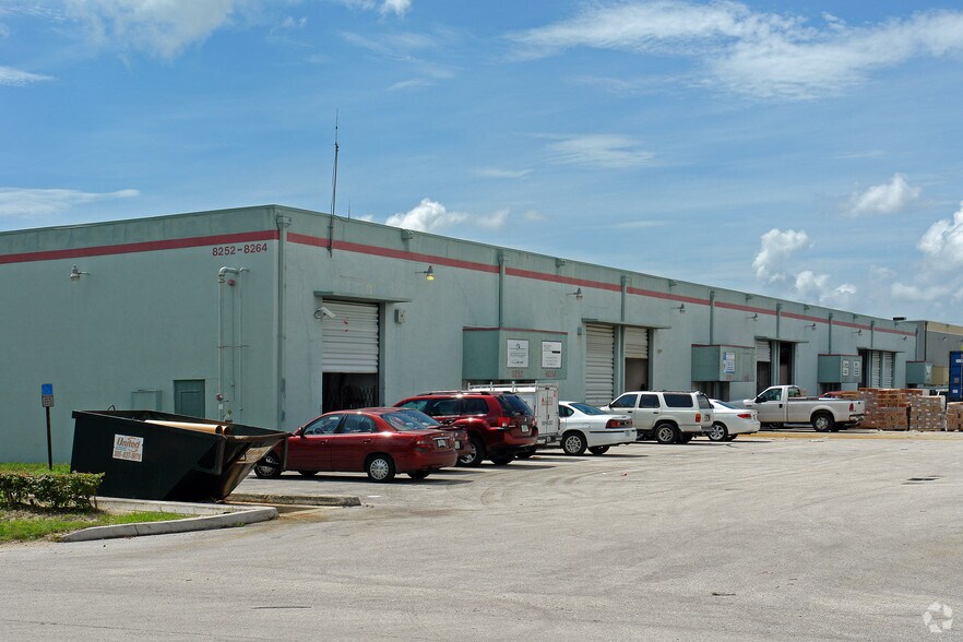 More Photos Of 8252-8278 NW 70th St, Miami Warehouse For Lease