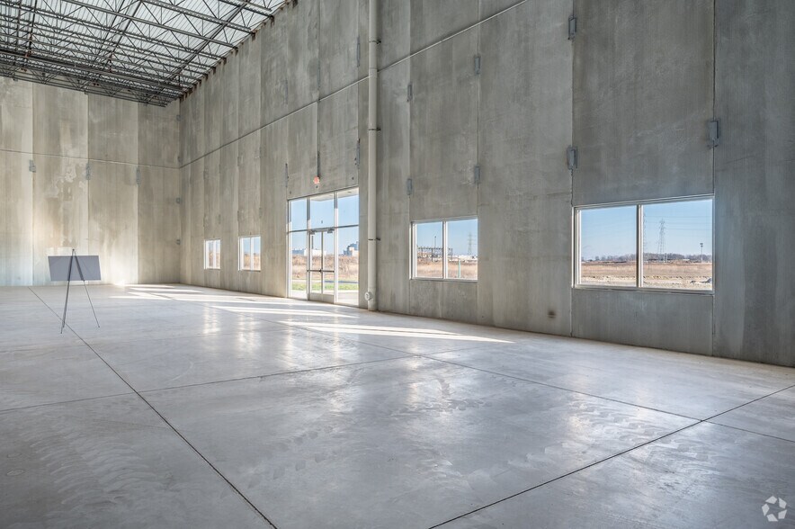 More Photos Of 18300 Snow Rd, Brook Park Warehouse For Lease