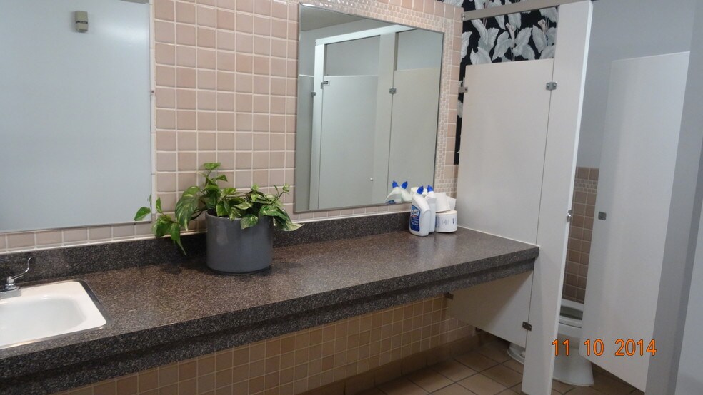 More Photos Of 18747 Sherman Way, Reseda Office For Lease