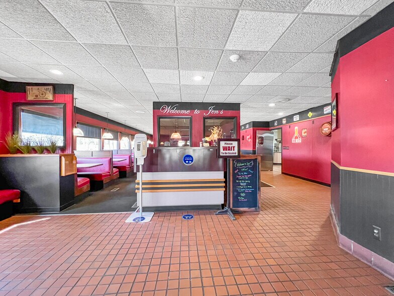 More Photos Of 15371 Highway 13 S, Hurricane Mills Restaurant For Lease