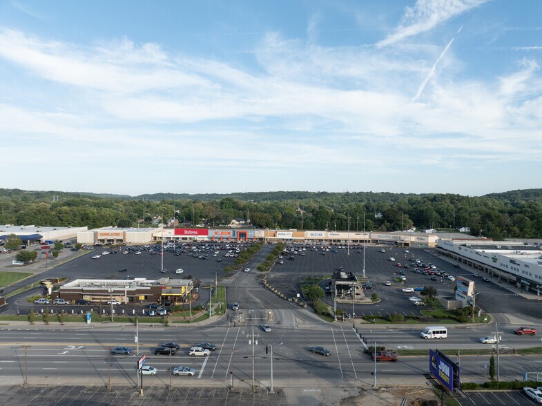More Photos Of 6801 Dixie Hwy, Louisville Unknown For Lease
