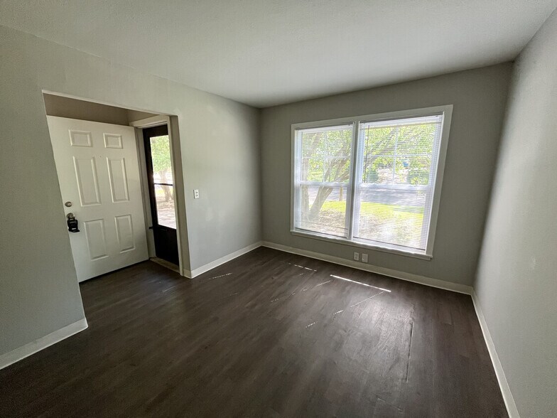 More Photos Of 2302 S Broadview St, Wichita Apartments For Sale