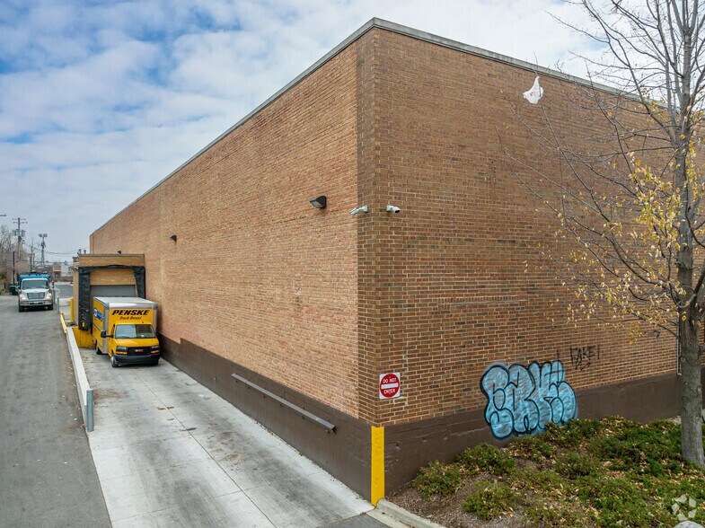 More Photos Of 2504-2548 W Cermak Rd, Chicago Supermarket For Lease