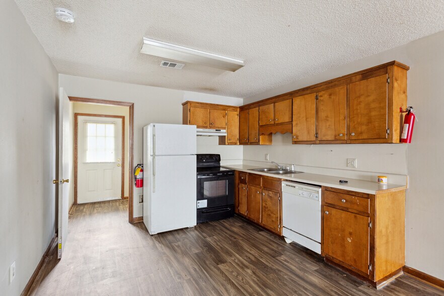 More Photos Of 124 Evergreen Trl, Cartersville Apartments For Sale