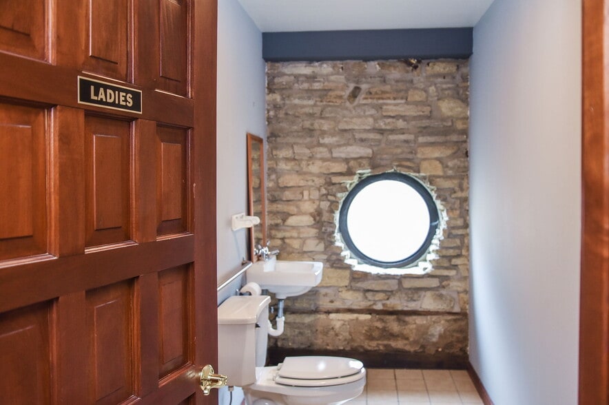 More Photos Of 30 S Shumway Ave, Batavia Office For Lease