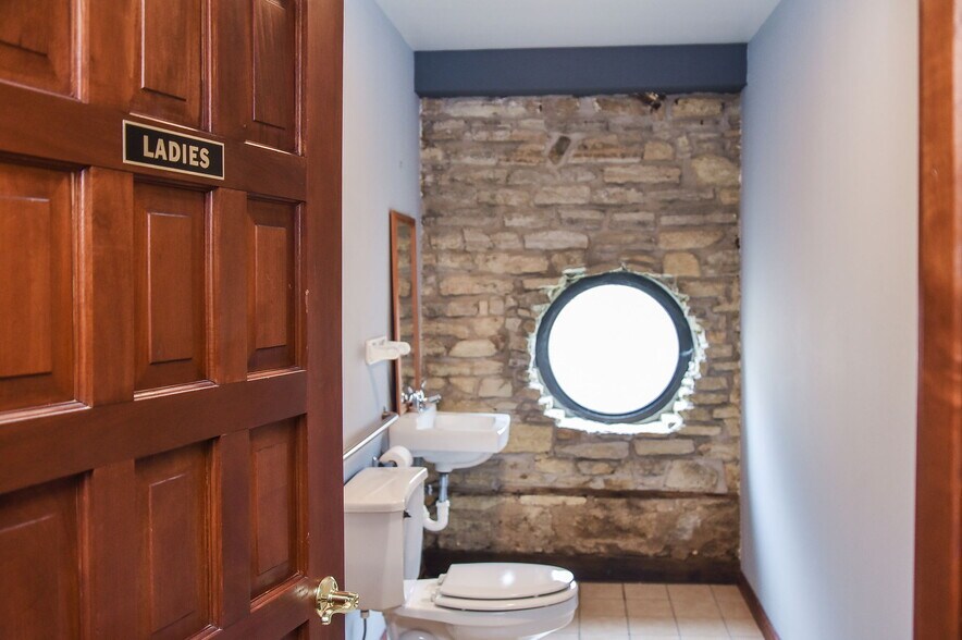 More Photos Of 30 S Shumway Ave, Batavia Office For Lease