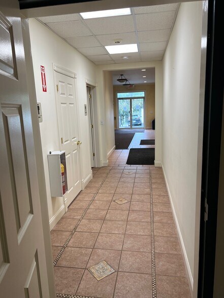 More Photos Of 537 N State Rd, Briarcliff Manor Village Office For Sale