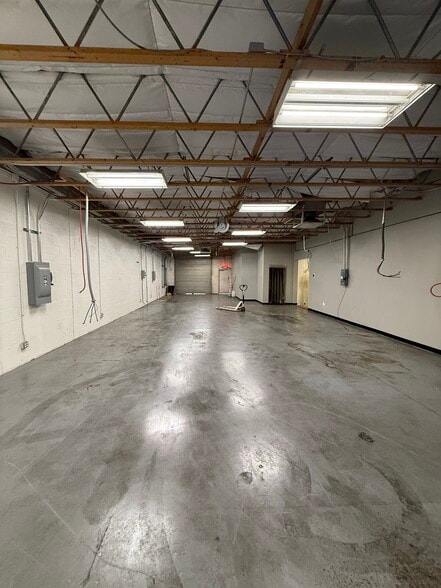 More Photos Of 113-117 S Rockford Dr, Tempe Light Manufacturing For Sale