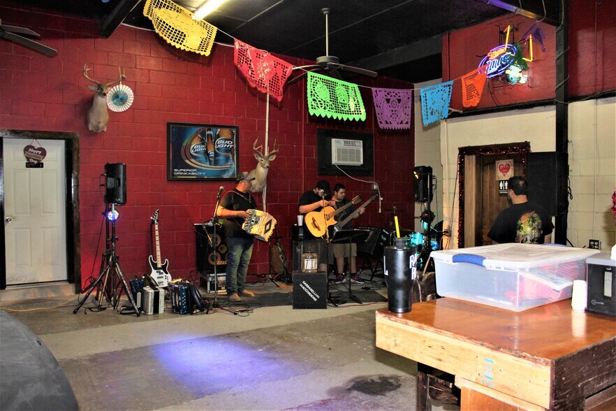 More Photos Of 3047 TX-16 Hwy, Tilden General Retail For Sale