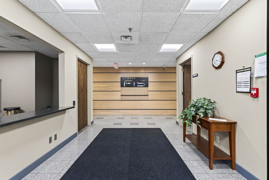 More Photos Of 601 2nd Ave S, Hopkins Office For Lease