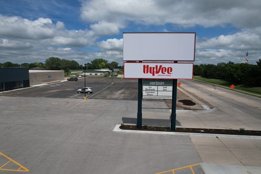 More Photos Of 1419-1533 Burlington St, Holdrege Unknown For Lease