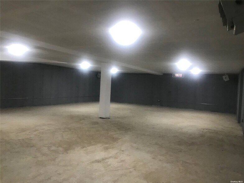 More Photos Of 5910 57th Rd, Maspeth Distribution For Sale