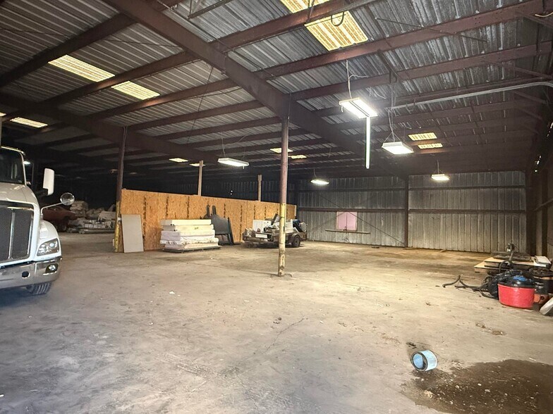 More Photos Of 102 W Front St, Mountain Grove Warehouse For Sale