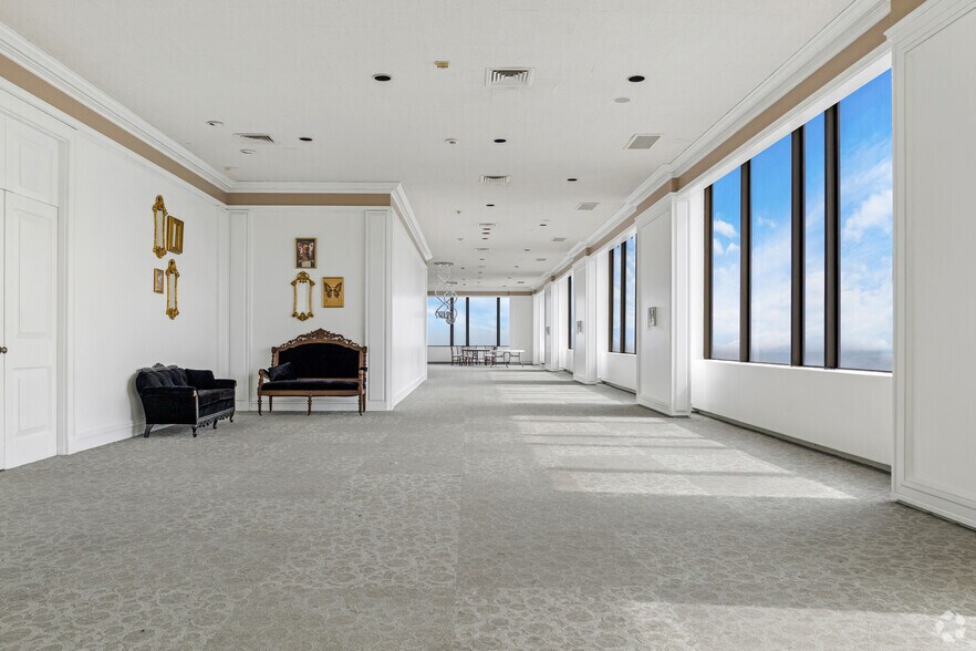 More Photos Of 400 S Zang Blvd, Dallas Office For Lease