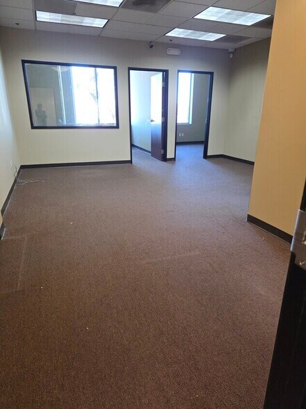 More Photos Of 301 Science Dr, Moorpark Medical For Lease