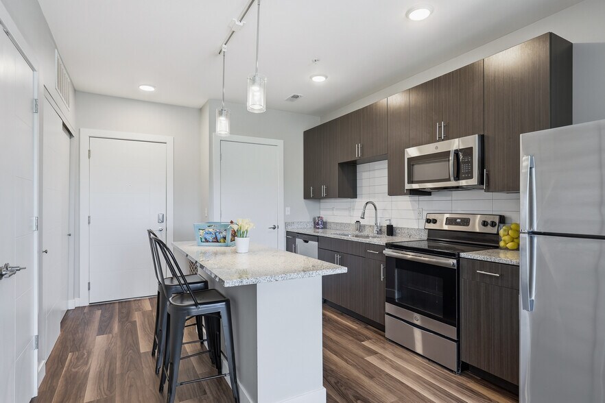 More Photos Of 1010 Enclave Blvd, Edwardsville Apartments For Sale