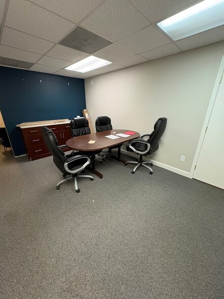 More Photos Of 1224 Executive Blvd, Chesapeake Showroom For Sale