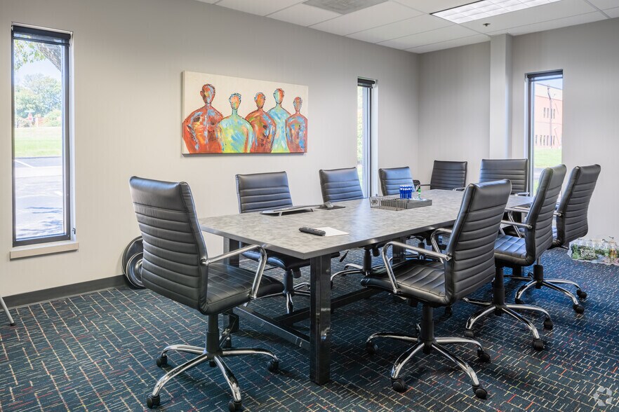 More Photos Of 9355-9375 Dielman Industrial Dr, Olivette Showroom For Lease
