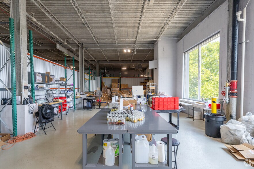 More Photos Of 250 E Sandford Blvd, Mount Vernon Warehouse For Lease