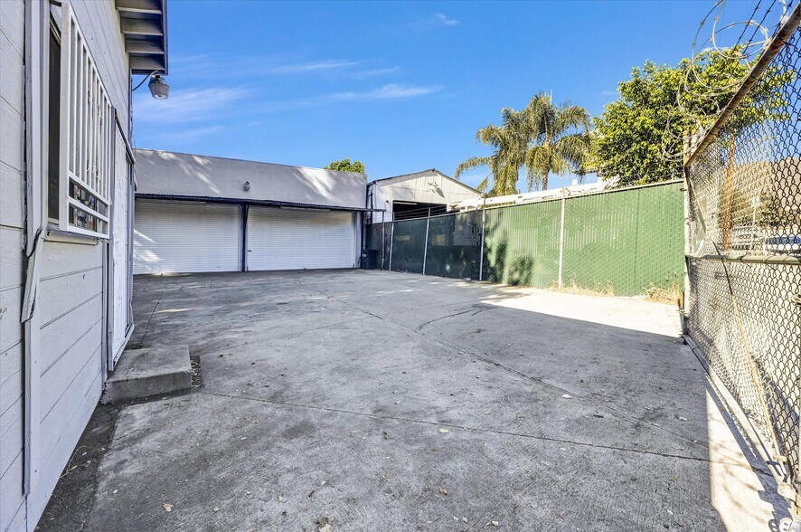 More Photos Of 2315 Fair Oaks Ave, Altadena Auto Repair For Sale