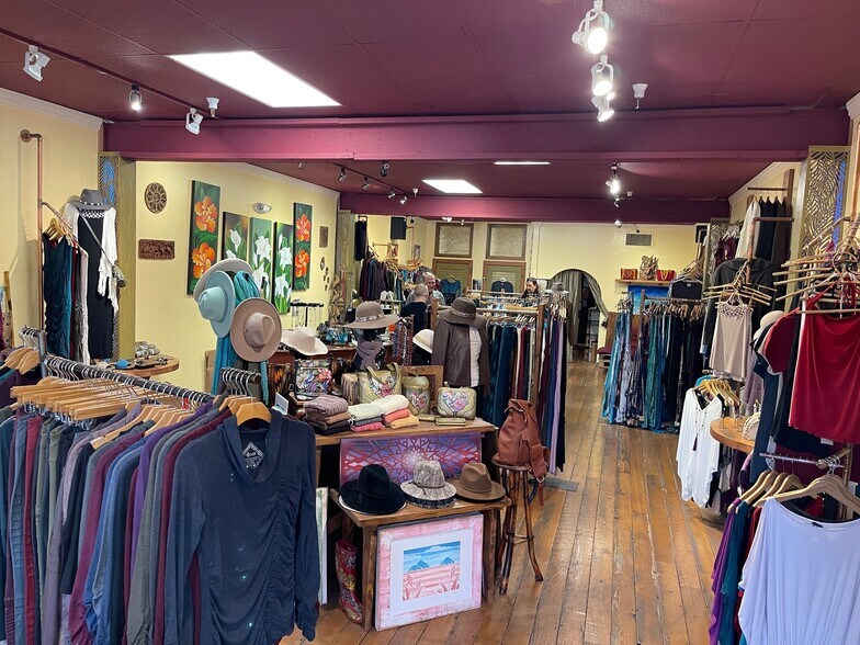 More Photos Of 1326-1332 Commerce Ln, Santa Cruz Storefront For Sale