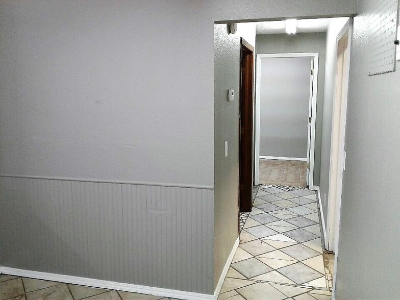 More Photos Of 14401 N Lincoln Blvd, Edmond Warehouse For Lease