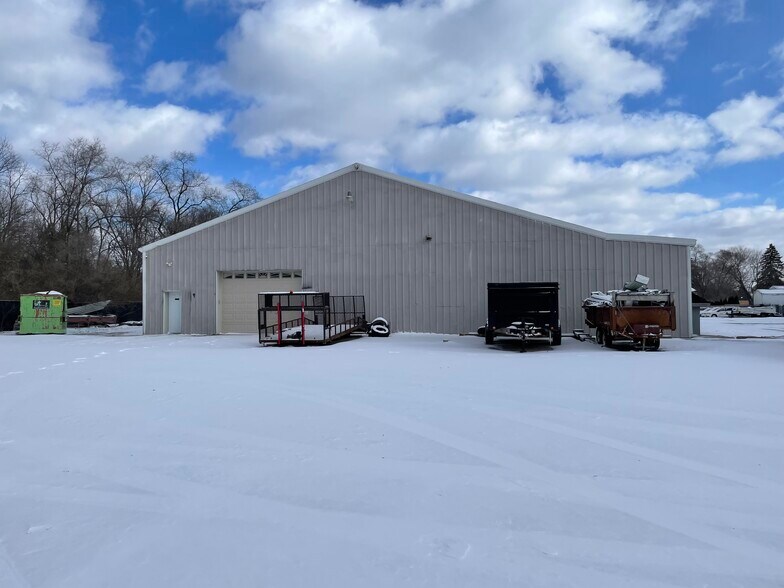 More Photos Of 195 E Hamburg St, Pinckney Office For Lease